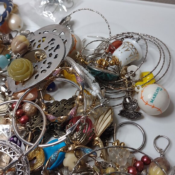 1.5 Pound Pile Of Earring Pairs - Picture 4 of 16